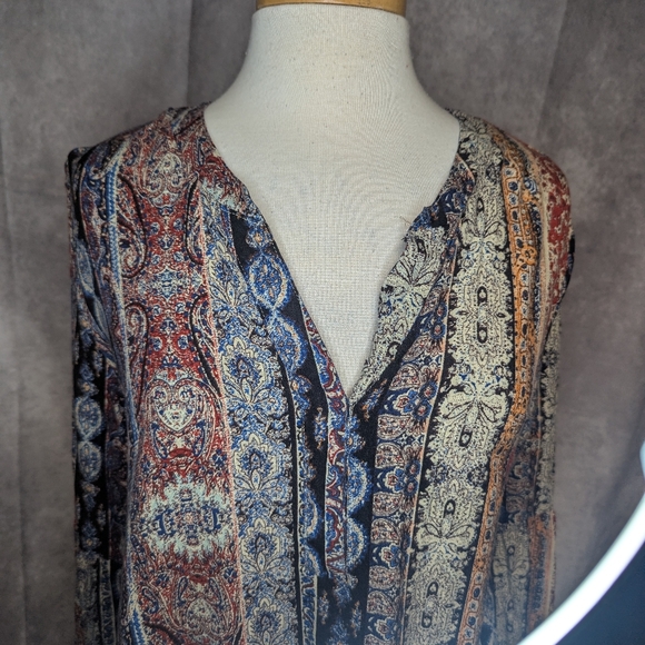 Women's beautiful Umgee blouse - Picture 2 of 5